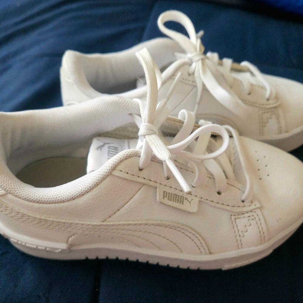 PUMA Unisex White Caven 2.0 Mid Top, Child's Size 12.5 EUC